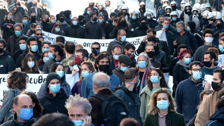 Yunanistan'da Karantina Bir Hafta Daha Uzatıldı