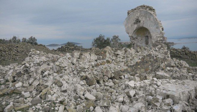 250 Yıllık Şapel Defineci Kazıları Nedeniyle Yıkıldı