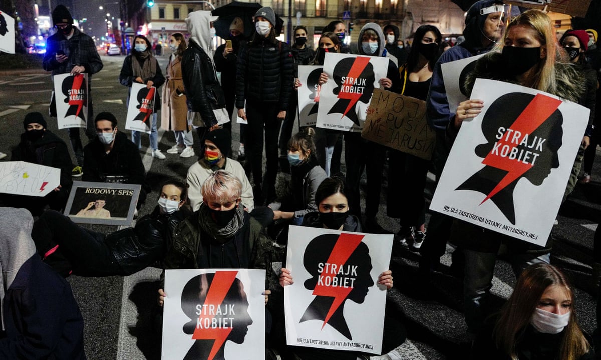 Polonya'da Binlerce Kişi Kürtaj Yasağına Karşı Sokaklara Döküldü