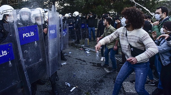 Boğaziçi Üniversitesi'nde Öğrencilerin Çıkışına İzin Verilmiyor