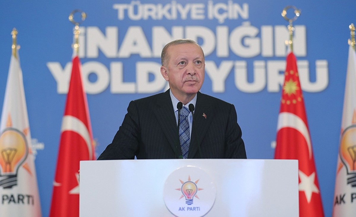 İYİ Partili İl Başkanı AKP Kongresine Katılarak Erdoğan'ı Selamladı