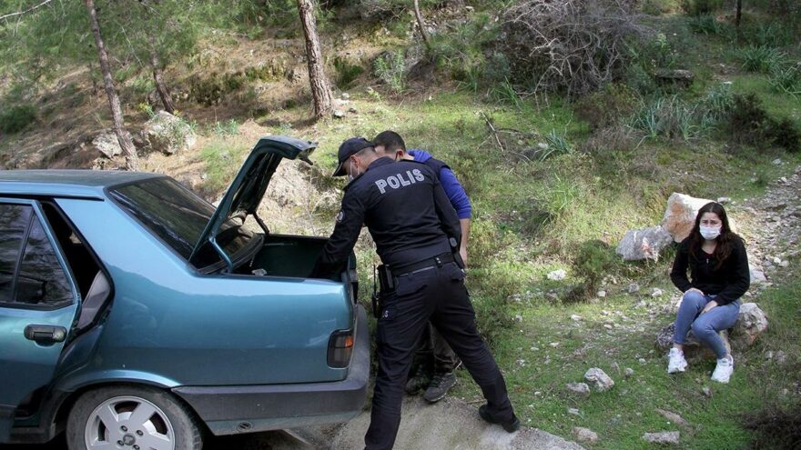 Polisi Görünce Kız Arkadaşını Bırakıp Dağa Kaçtı