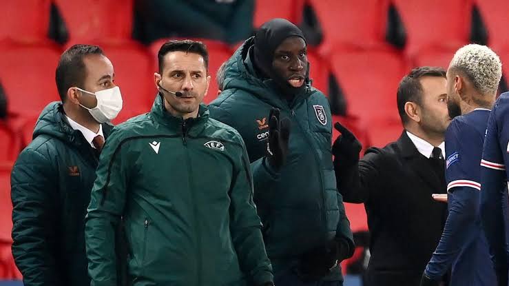 PSG-Başakşehir Maçının Irkçı Hakemine Men Cezası