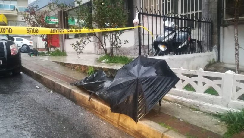 İzmir'de Kaldırım Kenarında Erkek Cesedi Bulundu