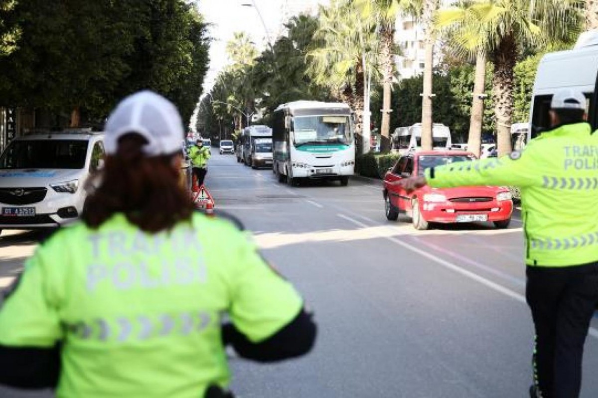 İzmir Valiliği Vatandaşa 34 Milyon Lira Ceza Kesildiğini Açıkladı