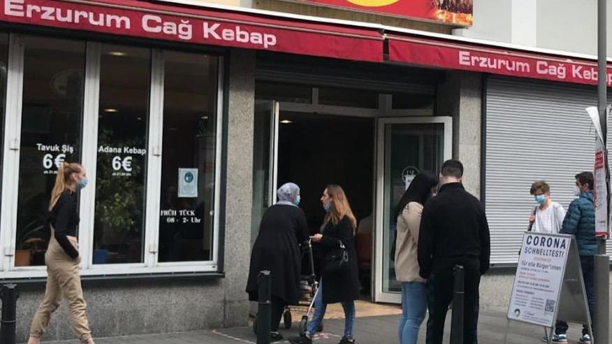 Cağ Kebapçısı Artık Kebap Değil Koronavirüs Testi Yapıyor