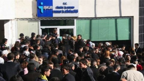 Gençlerin Yüzde 87'si 'Dayısı Olmadığı İçin' İş Bulamadığını Düşünüyor