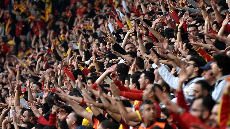 Bilim Kurulu Üyesi: Tezahürat Yaparken Maske Takılsın