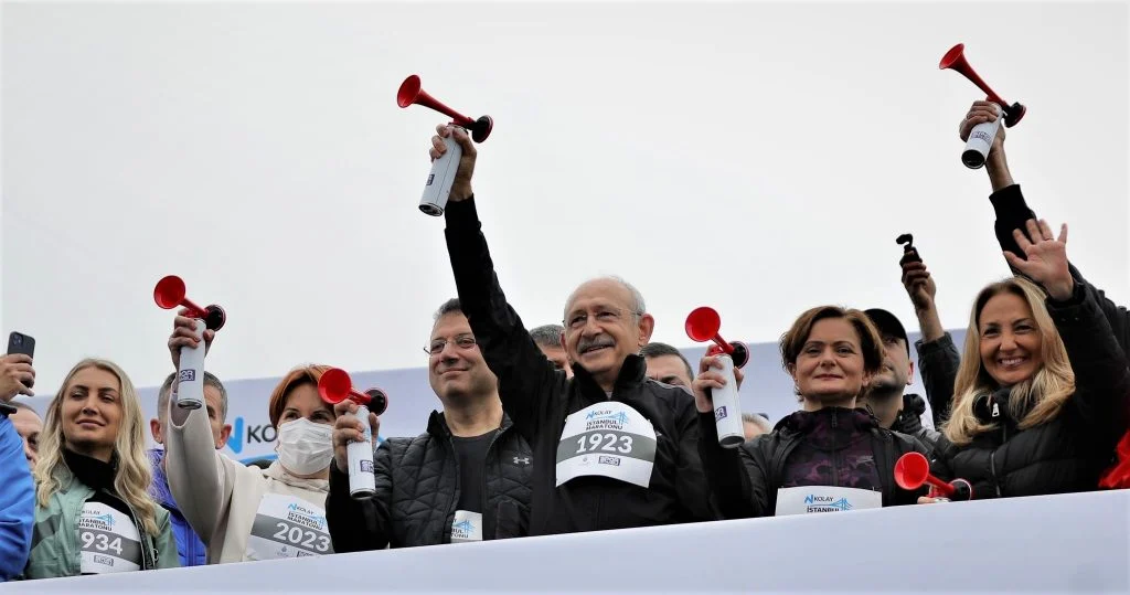 Yetkin: Kılıçdaroğlu Kadınların Gönlünü Kazanmaya Çalışırken Erdoğan
