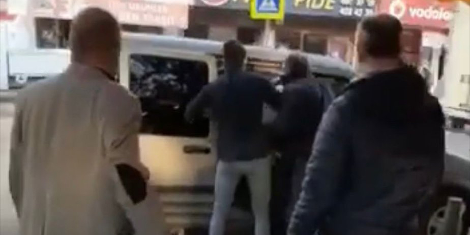 İzmir'de İYİ Parti Standına Saldırı