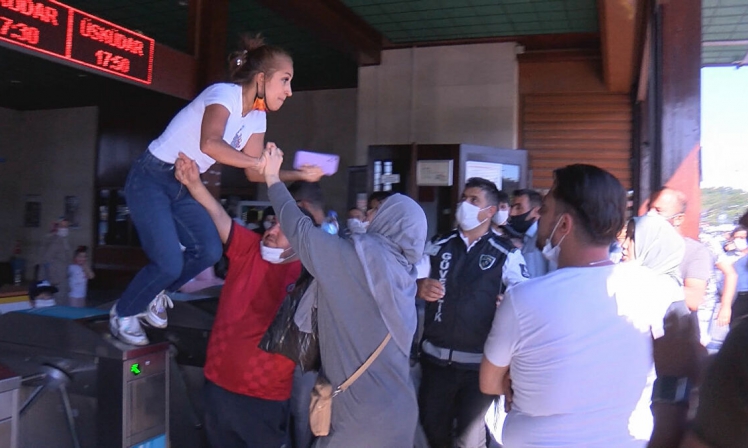 Doğu Türkistanlı Kadına