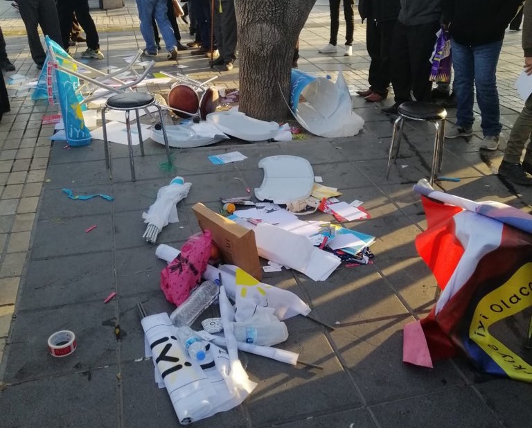 'Kadına Şiddete Hayır' Diyen Kadınlara Saldırdılar