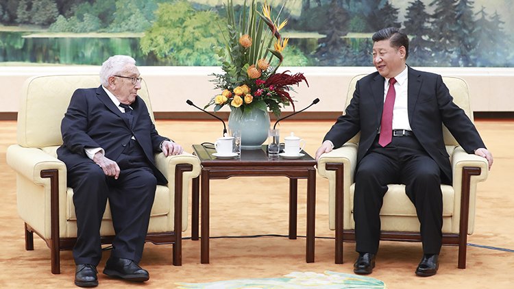 Kissinger Çin Lideri Xi Jinping ile Görüştü