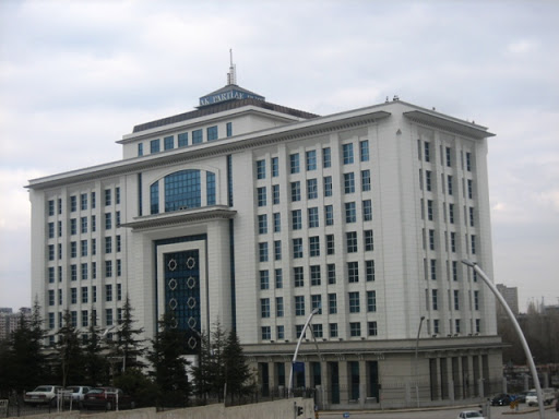 Bankacılar AKP Binasında
