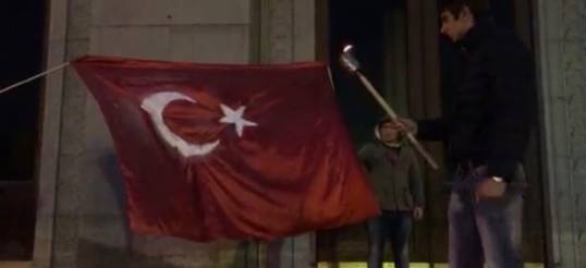Asırlık Yalanın Yıl Dönümünde Ermenistan'da Türk Bayrağı Yaktılar