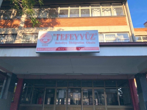 Üsküp'te Türk Okulu'na Irkçı Saldırı
