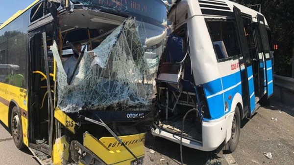 Bursa'da Yolcu Otobüsü Minibüse Çarptı: 9 Yaralı