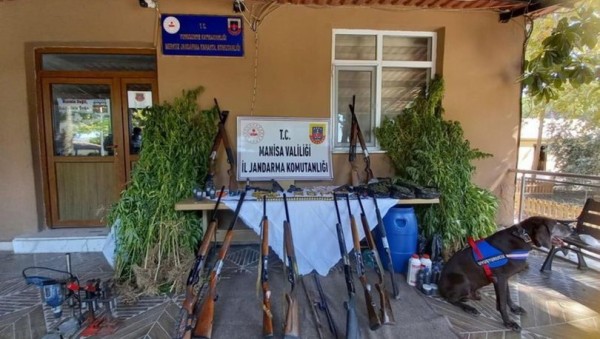 Manisa'da Uyuşturucu Operasyonu: 5 Gözaltı