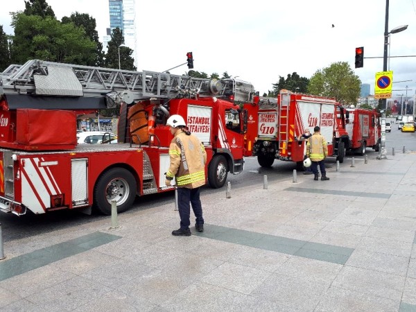 Şişli'de AVM Yangını