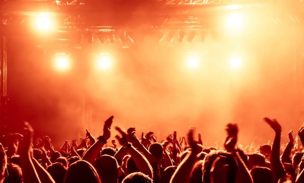 İstanbul'da Açık Hava Gösterilerine ve Konserlere Yasak Kararı