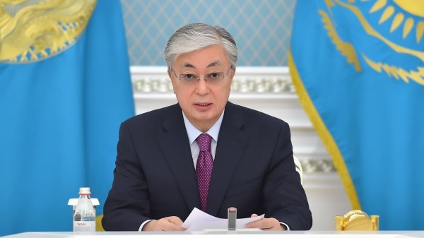 Kazakistan Cumhurbaşkanı'ndan Bakanlara Latin Alfabesi Talimatı
