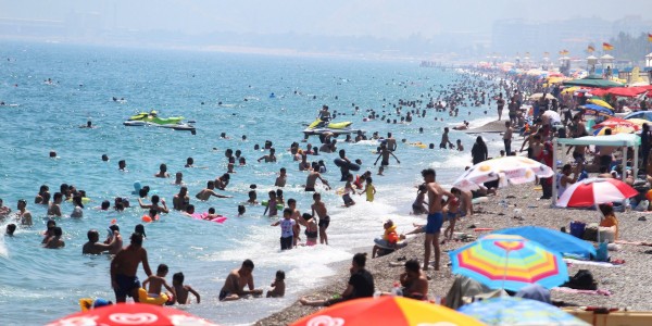 Antalya'da 65 Yaş Üstüne Sokağa Çıkma Yasağı