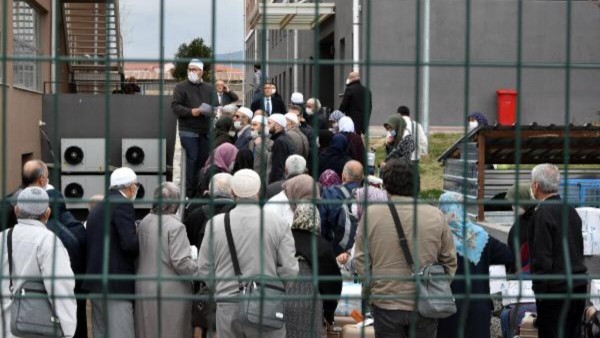 Çin Virüsü ile Mücadele Sürerken Umre Kademeli Olarak Başlayacak