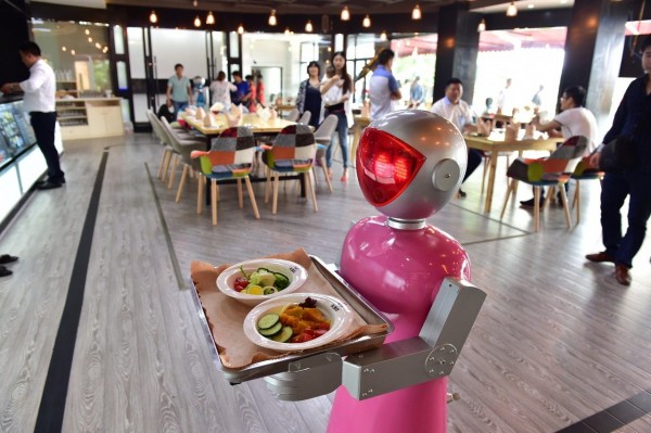 Japonya'da Robot Çalışanlar İnsanların Yerine İş Başı Yaptı