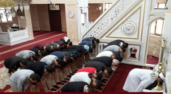 İmam Çin Virüsüne Yakalandı, Cemaat Karantinaya Alındı
