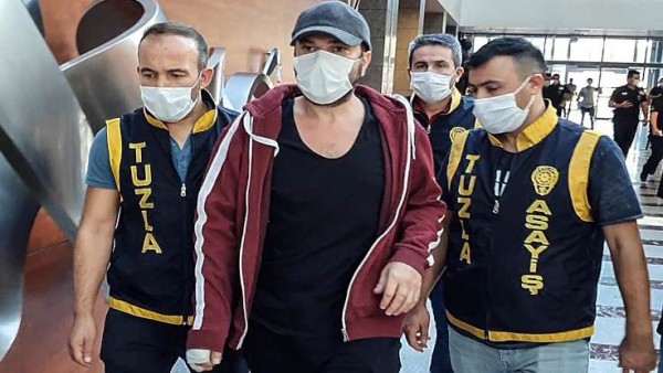 Ünlü Şarkıcı Halil Sezai Tutuklandı
