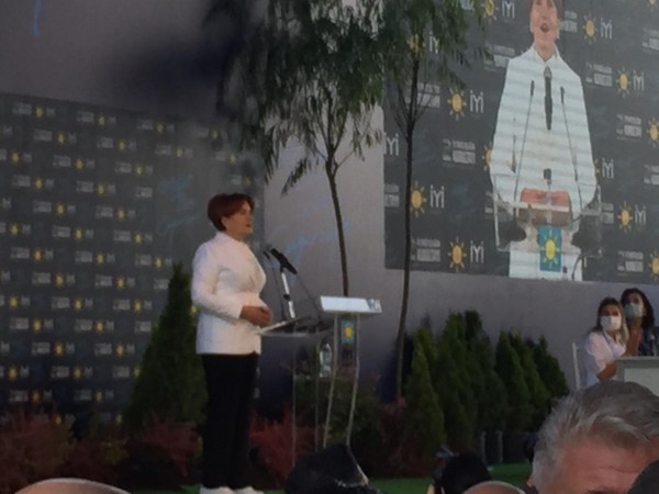 Kurultayda Meral Akşener Yeniden İYİ Parti Genel Başkanı Seçildi