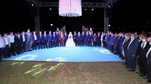 1500 Kişilik Düğün Yapan AKP'li Vekile 6 bin 360 TL Ceza