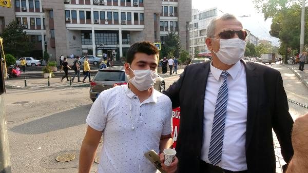 Polis Ceza Yazıp Maske Verdi 5 Dakika Sonra Yine Maskesiz Yakalandı