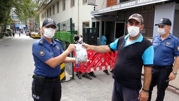 Temizlik İşçisi Para Dolu Poşet Buldu: Polise Teslim Etti