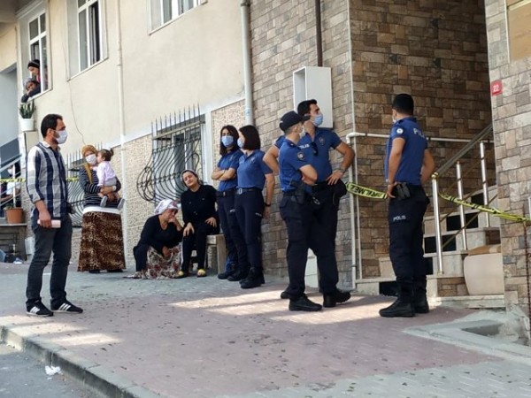 Arnavutköy'de Bir Adam Karısını ve Arkadaşını Öldürdü