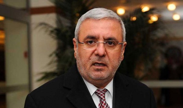 Canlı Yayında Yanlış Bilgi Veren Mehmet Metiner'in Komik Anları