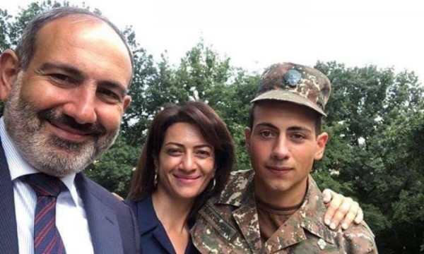 Cepheye Gitmek İsteyen Oğul Paşinyan Annesinden İzin Alamadı