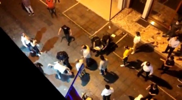 Kadıköy'de Bekçilerden Vatandaşa Biber Gazı ve Ters Kelepçeyle Müdahale
