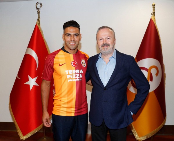 Yusuf Günay Falcao'ya 