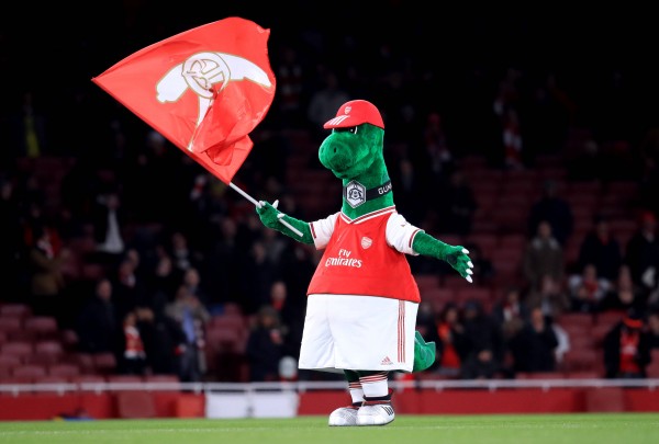 Mesut Özil İşten Çıkarılan Arsenal Maskotunun Maaşını Karşılayacak