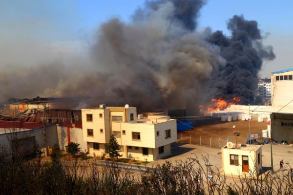 Hatay'da Ormanlık Alanda Başlayan Yangın Yerleşim Yerlerine Sıçradı