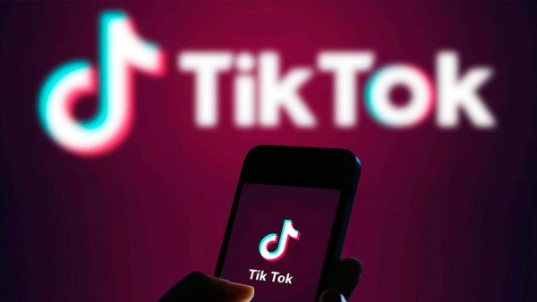 Pakistan TikTok'u 'Ahlaksız' İçerikler Nedeniyle Yasakladı