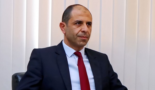 KKTC Cumhurbaşkanı Adayı Özersay Siyaseti Bırakma Sinyali Verdi