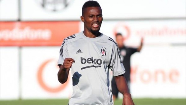 Beşiktaşlı Bernard Mensah'ın Çin Virüsü Testi Pozitif Çıktı