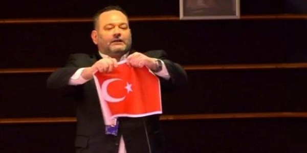 Yunanistan'da Faşist Altın Şafak Partisi'ne Ceza Yağdı