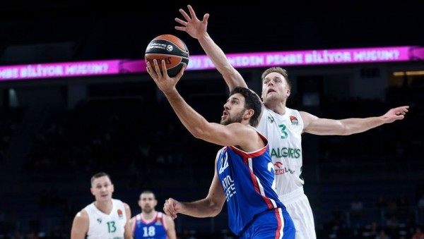 Anadolu Efes Zalgiris'e Farklı Kaybetti: 89-73