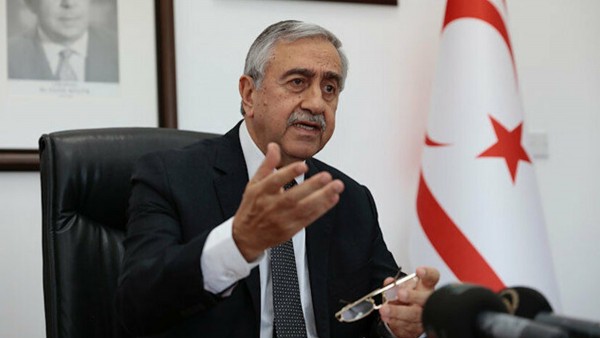 Seçimi Kaybeden Mustafa Akıncı Siyaseti Bıraktı