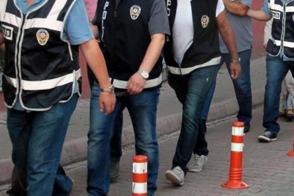 Rüşvet Alıp Bilgi Sızdıran Dört Polis Tutuklandı