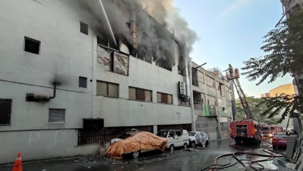 Kağıthane'de Bir İş Merkezinde Yangın Çıktı