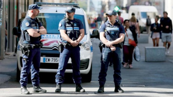 Fransız Polisi Lyon'da Bıçaklı Bir Afgan'ı Gözaltına Aldı